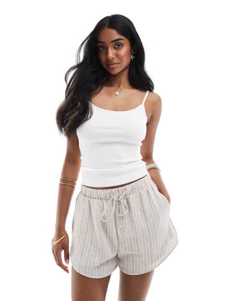 Bershka – Camisole-Oberteil in Weiß mit eckigem Ausschnitt und Kontrast-Design - view 1