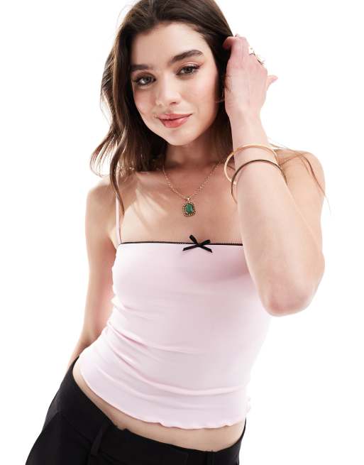 Bershka - Camitop met bandjes en rechte hals in roze met zwart contrast