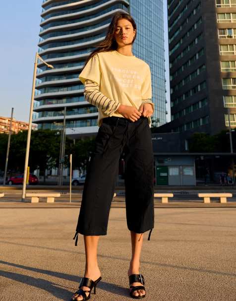Bershka Capri-Hose in Schwarz - view 1