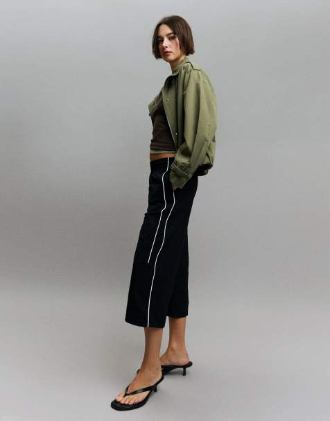 Bershka – Caprihose aus Funktionsmaterial in Schwarz mit Stoppern - view 1