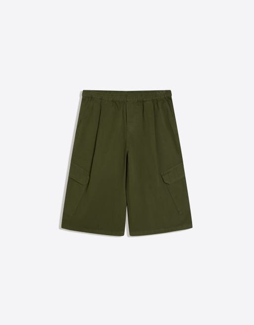 Bershka – Cargo-Bermudashorts in Khaki mit elastischem Bund, 3 von 4