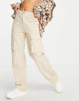 Bershka - Cargo-Chinohose in Sand mit geradem Schnitt-Neutral