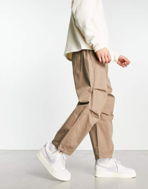 Bershka – Cargo-Fallschirmhose aus Webstoff in Camel 