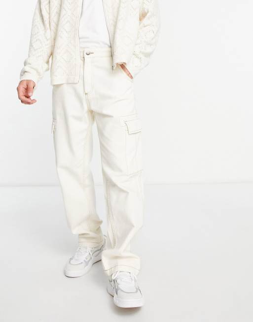 Bershka – Cargo-Hose in Ecru mit Kontrastnaht und weitem Schnitt