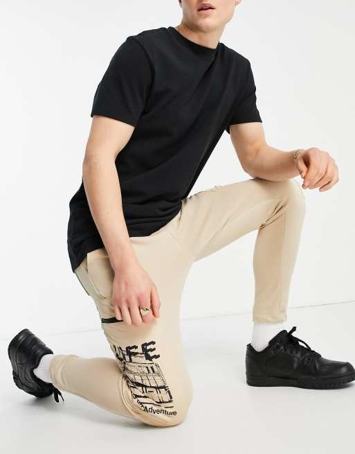 Bershka – Cargo-Jogginghose mit Taschen mit Print in Hellbraun