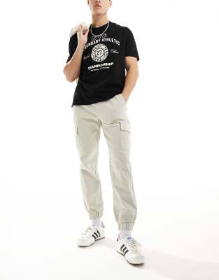 Thumbnail 1 van 5