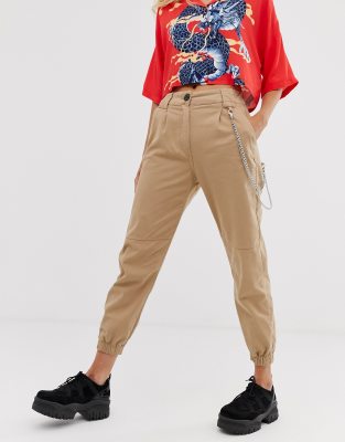 Bershka - Cargobroek met ketting in beige | ASOS