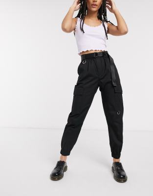 Bershka - Cargobroek met riem in zwart | ASOS