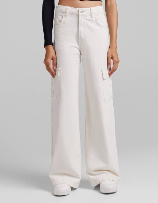 Bershka - Cargobroek met wijde pijpen in crème