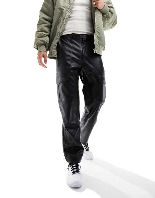 Bershka - Cargobroek van imitatieleer in zwart, exclusief bij ASOS, 2 van 5