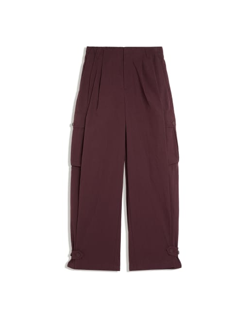 Bershka cargobroek van technische stof met barrel fit in bordeauxrood, 5 van 5