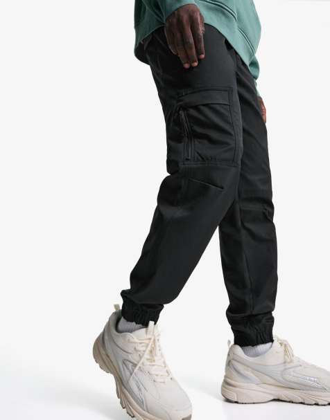 Bershka – Cargohose aus Funktionsmaterial in Schwarz - view 1