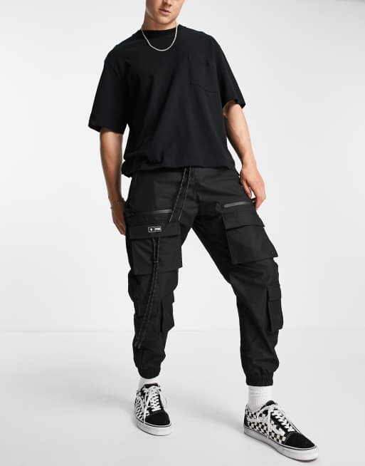 Bershka Cargohose in Schwarz mit mehreren Taschen ASOS