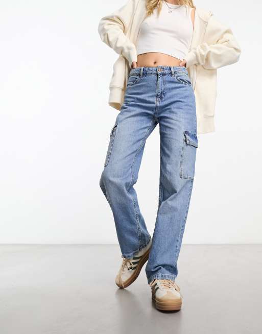 Bershka - Cargojeans in middenblauw met wassing