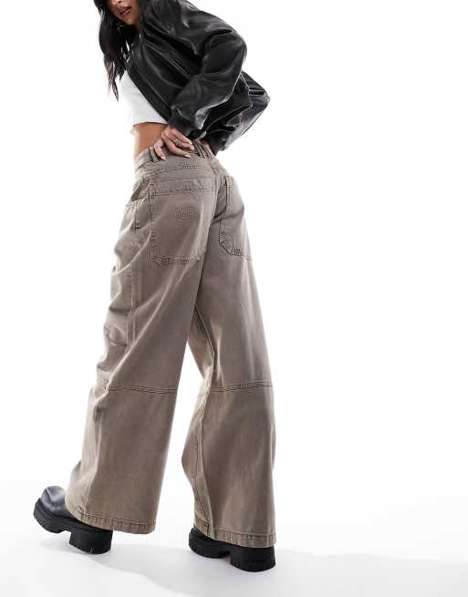 Bershka – Carpenter-Hose in verwaschenem Braun mit weitem Baggy-Schnitt