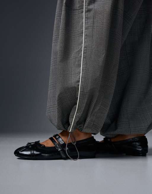 Bershka Checked pleat trousers in grey, 4 of 5
