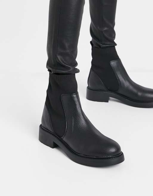 Bershka chelsea boot in black