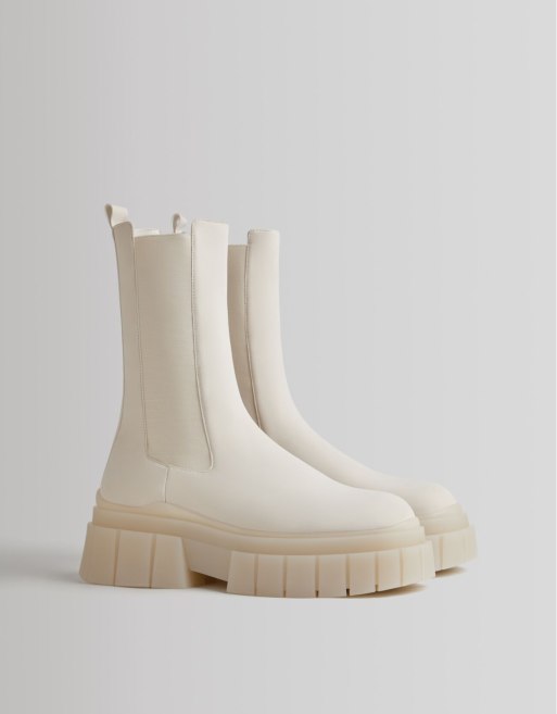 Bershka - Chelsea boots met dikke zool in wit