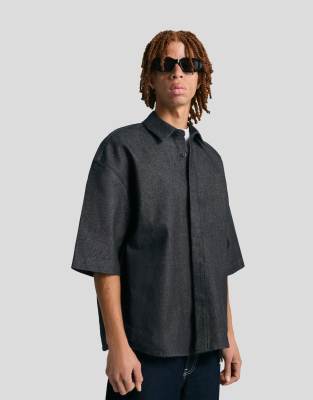 Bershka - Chemise coupe carrée à manches courtes - Bleu-Bleu marine