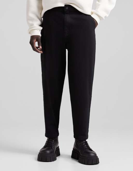 Bershka – Chinos in Karottenform in Schwarz