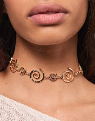 Bershka - Choker-Halskette in Goldoptik mit Spiraldesign-Goldfarben
