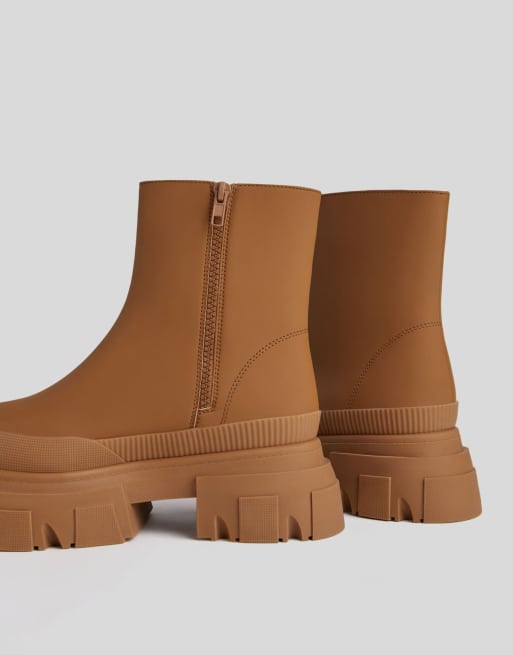 paridad Probablemente Revisión Bershka chunky ankle pull-on ankle boots in brown | ASOS