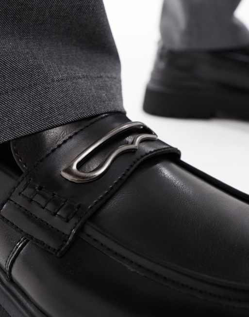 Bershka – Loafer in Schwarz mit dicker Sohle und Schnalle