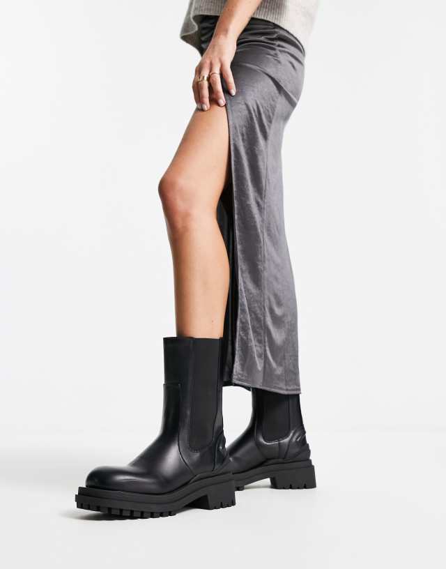 Bershka chunky Chelsea boot in black