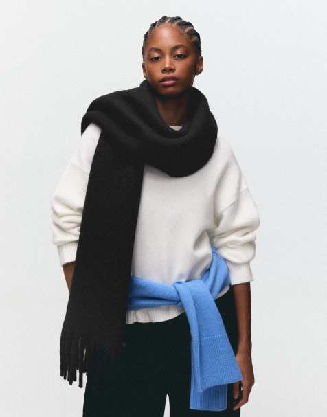 Bershka Chunky fringed scarf in black - view 1