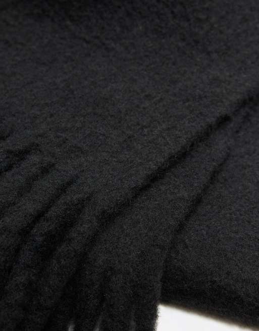 Bershka Chunky fringed scarf in black, 2 of 4