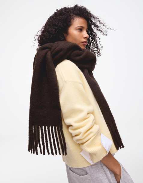 Bershka Chunky fringed scarf in brown - view 1