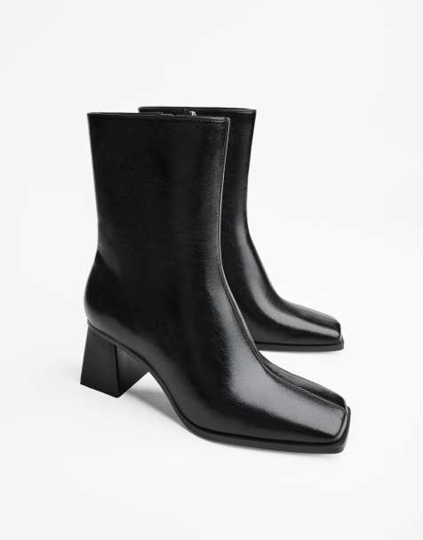 Bershka Chunky heel ankle boots in black - view 1