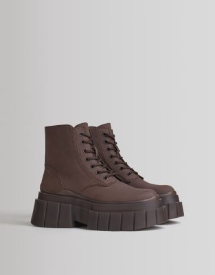 Bershka Chunky Lace Up Flat Boot In Chocolate With Tonal Sole-brown In Brown