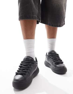 Массивные кроссовки Bershka черного цвета 10090₽