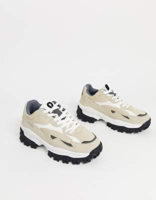 trekking sneakers
