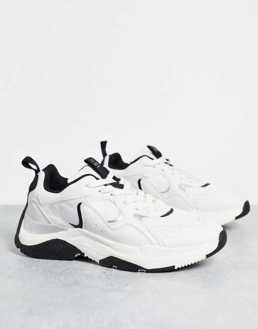 Bershka - Chunky sneakers bianche con dettagli e suola nera