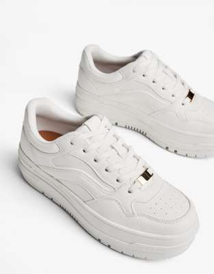  Chunky sole trainers 