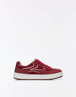  Chunky trainers in burgundy