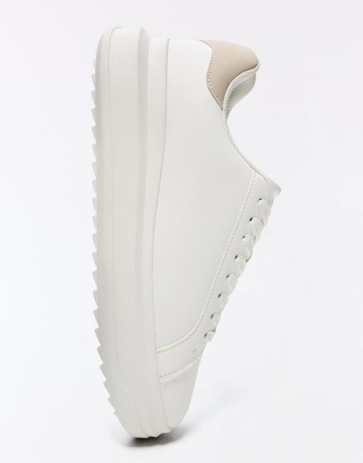 Bershka Chunky trainers in white, 2 of 4