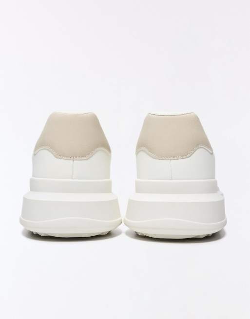 Bershka Chunky trainers in white, 3 of 4