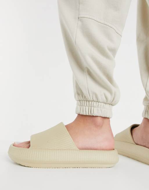 Bershka Claquettes confort Beige