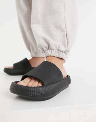claquette bershka