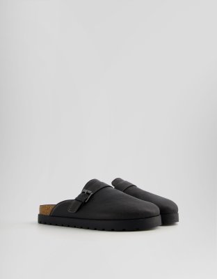 Bershka clog in gunmetal black | ASOS