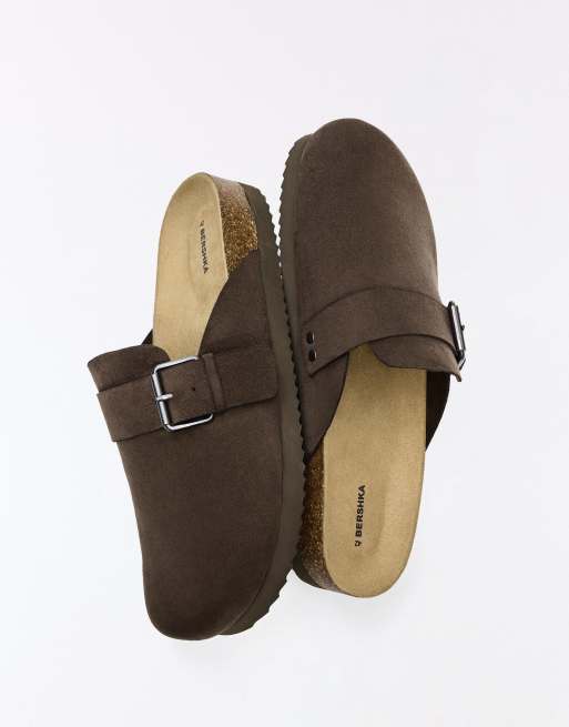 Bershka – Clogs in Braun mit Schnallendetail, 4 von 4