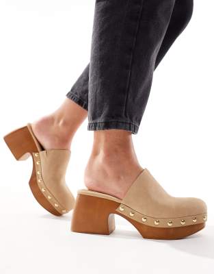 Bershka - Clogs in Taupe mit Plateausohle-Brown