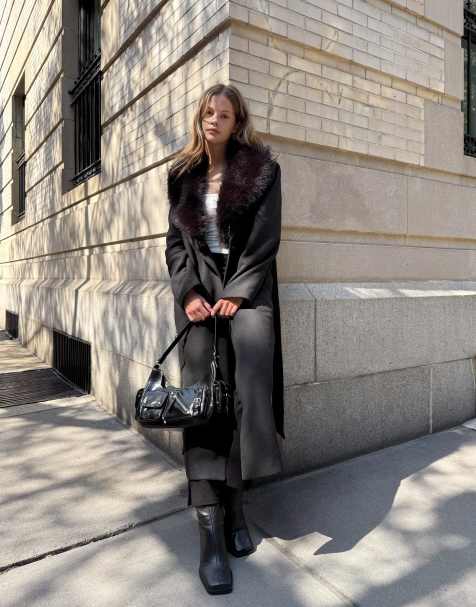 Bershka Coat with detachable faux fur collar in black - view 1