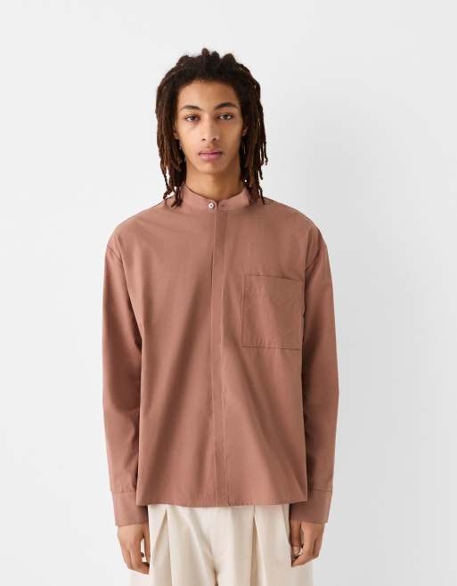 Bershka - Collection - Camicia marrone con colletto serafino