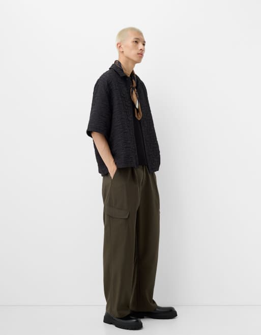 Bershka - Collection - Ruimvallende elegante broek in kaki