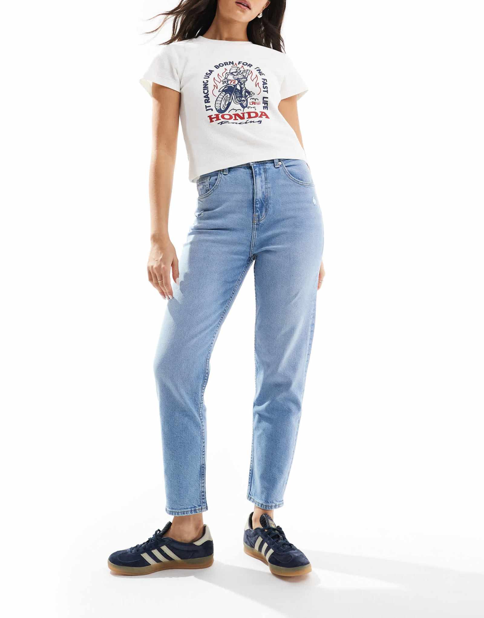 Джинсы Bershka comfort fit светло-голубого цвета