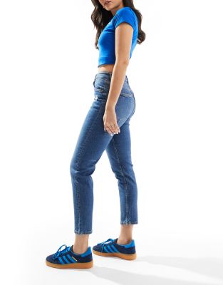 Bershka comfort fit mom jeans in mid blue